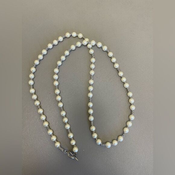 Jewelry - Faux pearl necklace